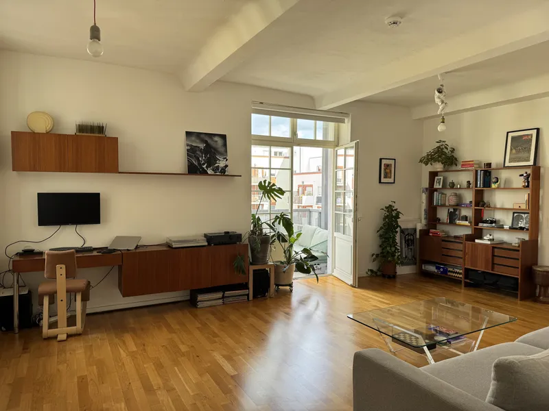 Stilvolles Zuhause auf Zeit – 2-Zimmer-Wohnung mit Loft-Charakter & Balkon in Charlottenburg — photo 1